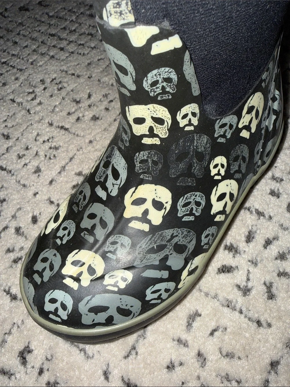Vintage Bogs Kids Black Skulls Winter Rain Boots size 13